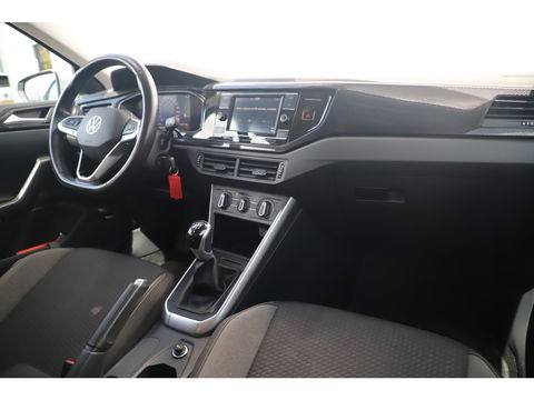 Volkswagen Polo 1.0 TSI Life 95PK NAP NIEUWSTE MODEL! Virtual Cockpit 15 inch LMV Radio Carplay Android Bluetooth Navigatie Achteruitrijcamera Adaptive Cruise LED