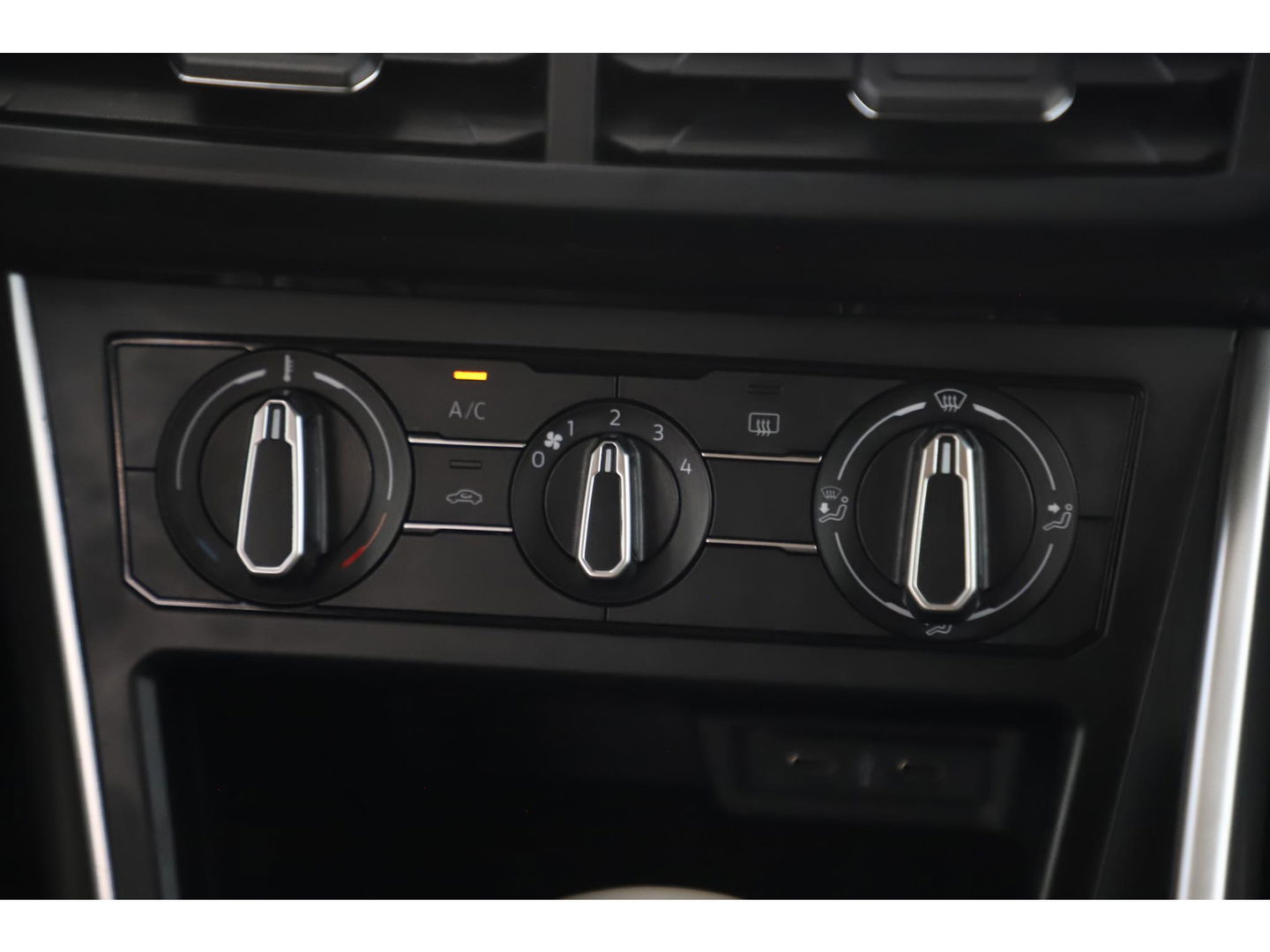 Volkswagen Polo 1.0 TSI Life 95PK NAP NIEUWSTE MODEL! Virtual Cockpit 15 inch LMV Radio Carplay Android Bluetooth Navigatie Achteruitrijcamera Adaptive Cruise LED
