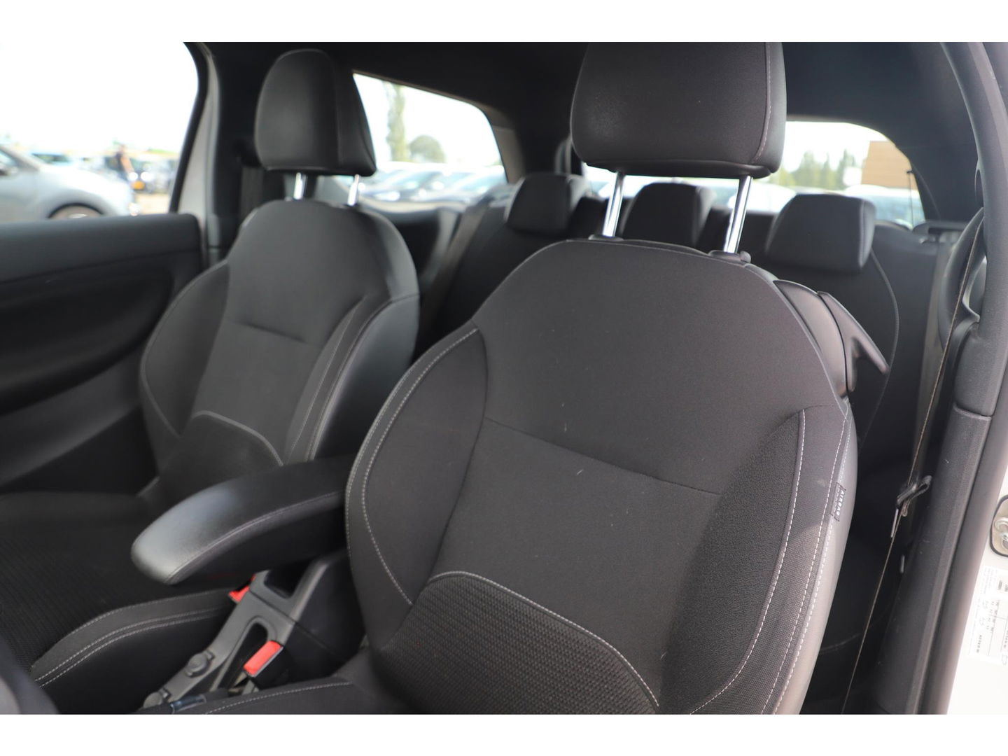 DS DS 3 1.2 PureTech Business 130PK Navigatie Bluetooth Clima Cruise PDC Carplay Android Auto Two Tone Parelmoer Wit