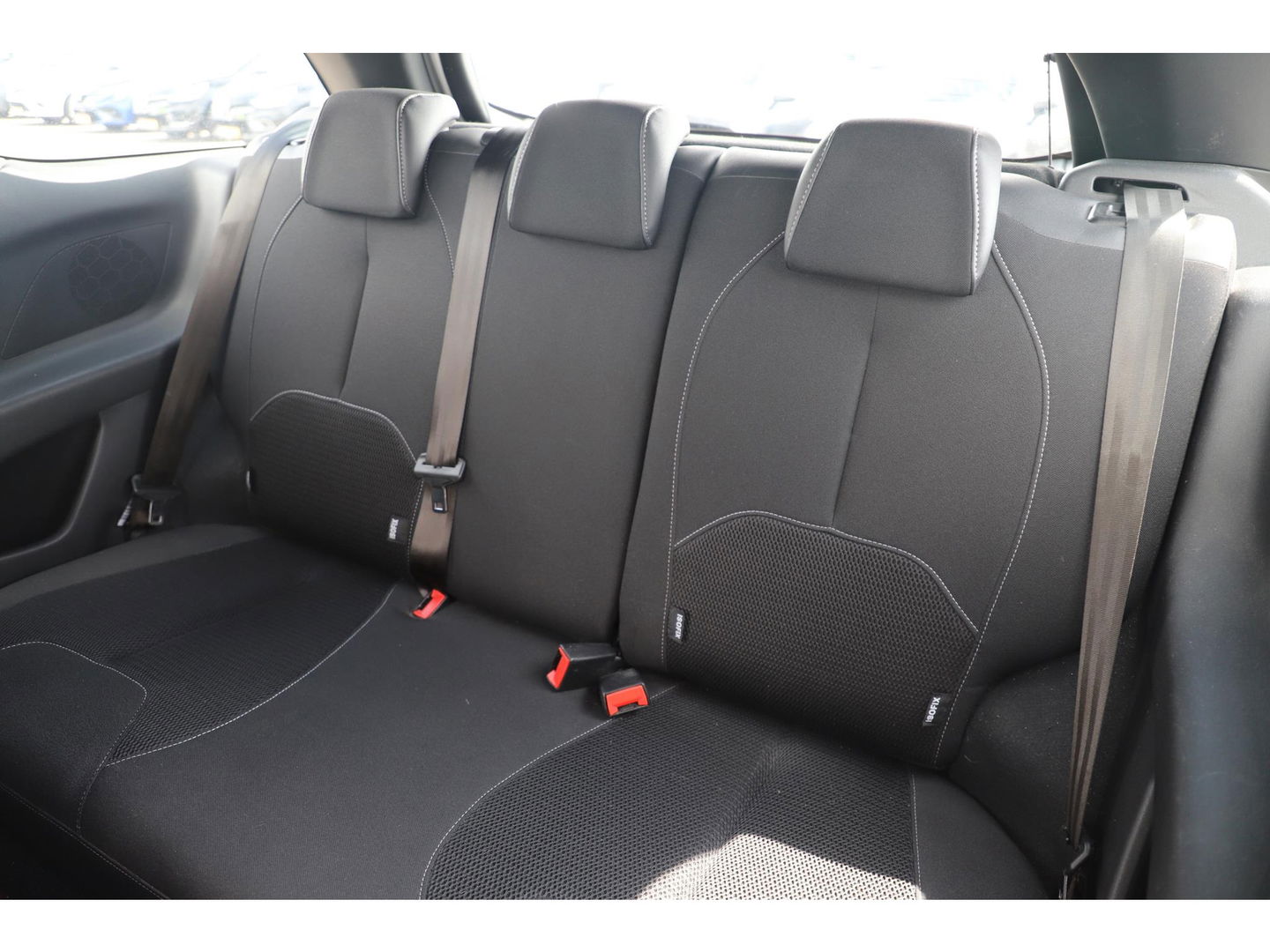 DS DS 3 1.2 PureTech Business 130PK Navigatie Bluetooth Clima Cruise PDC Carplay Android Auto Two Tone Parelmoer Wit