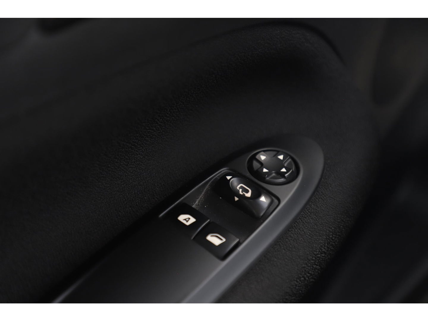 DS DS 3 1.2 PureTech Business 130PK Navigatie Bluetooth Clima Cruise PDC Carplay Android Auto Two Tone Parelmoer Wit