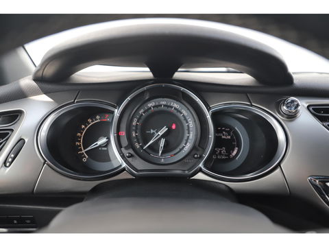 DS DS 3 1.2 PureTech Business 130PK Navigatie Bluetooth Clima Cruise PDC Carplay Android Auto Two Tone Parelmoer Wit