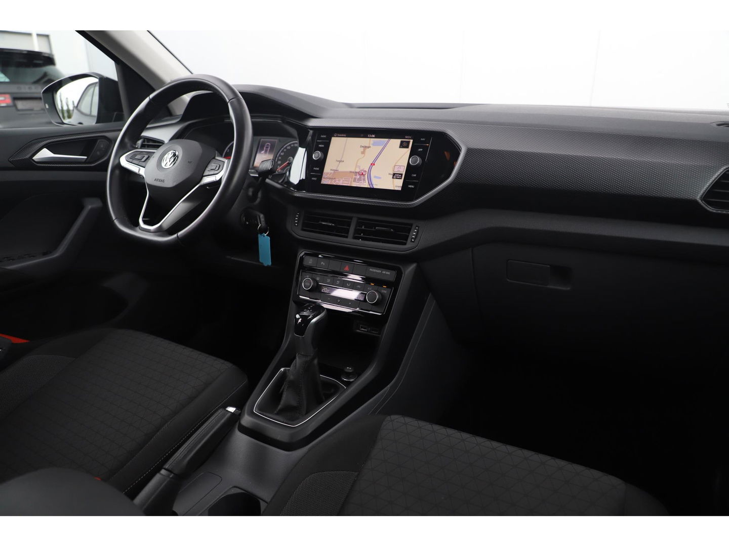 Volkswagen T-Cross 1.0 TSI Life DSG Automaat 116PK Navigatie Clima Adaptive Cruise Lane Assist Achteruitrijcamera Blind Spot Carplay Android Auto