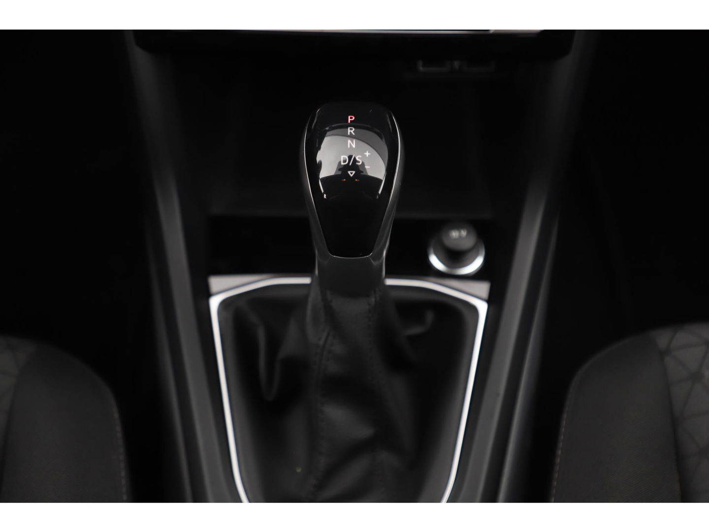 Volkswagen T-Cross 1.0 TSI Life DSG Automaat 116PK Navigatie Clima Adaptive Cruise Lane Assist Achteruitrijcamera Blind Spot Carplay Android Auto