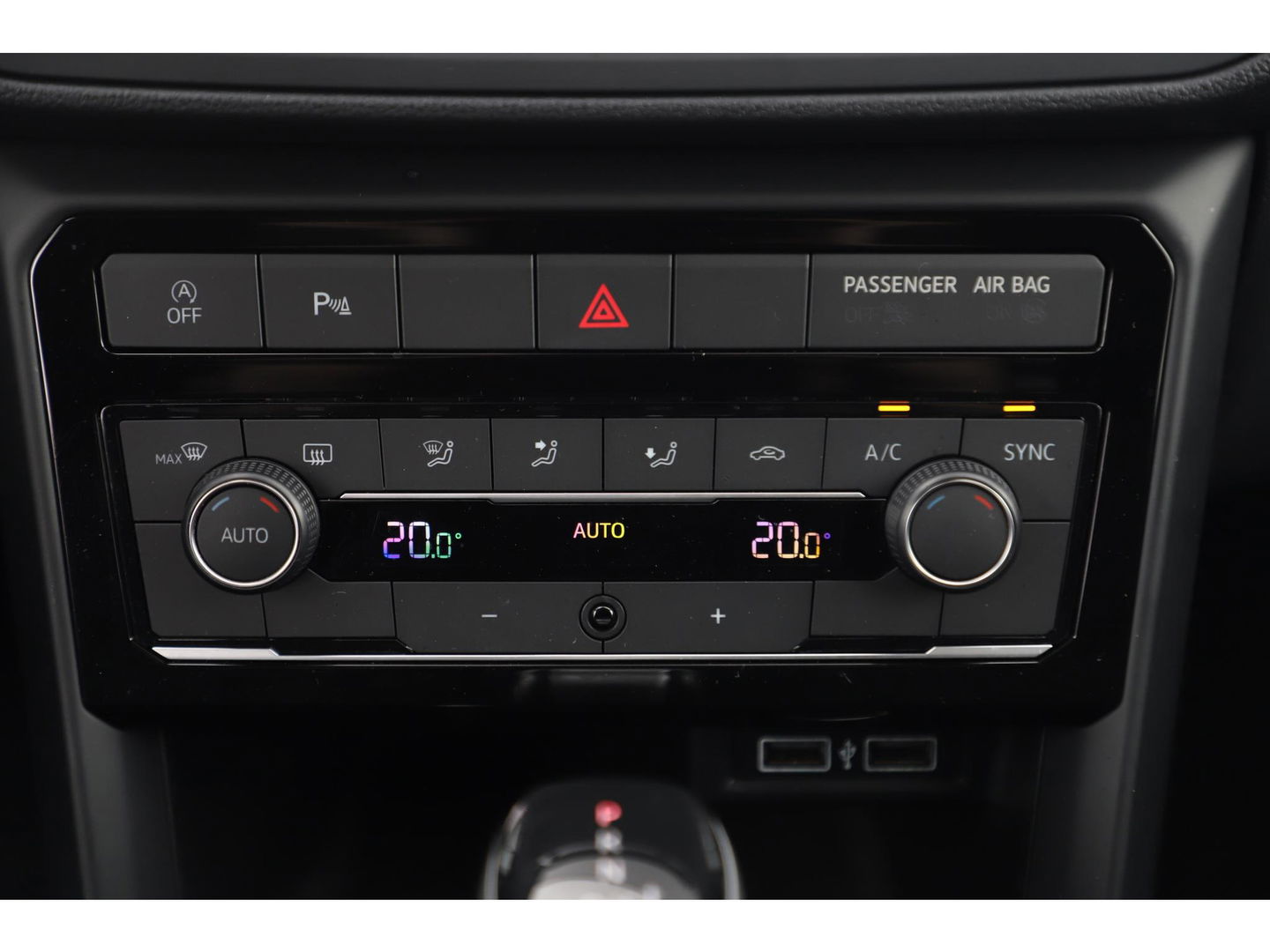 Volkswagen T-Cross 1.0 TSI Life DSG Automaat 116PK Navigatie Clima Adaptive Cruise Lane Assist Achteruitrijcamera Blind Spot Carplay Android Auto