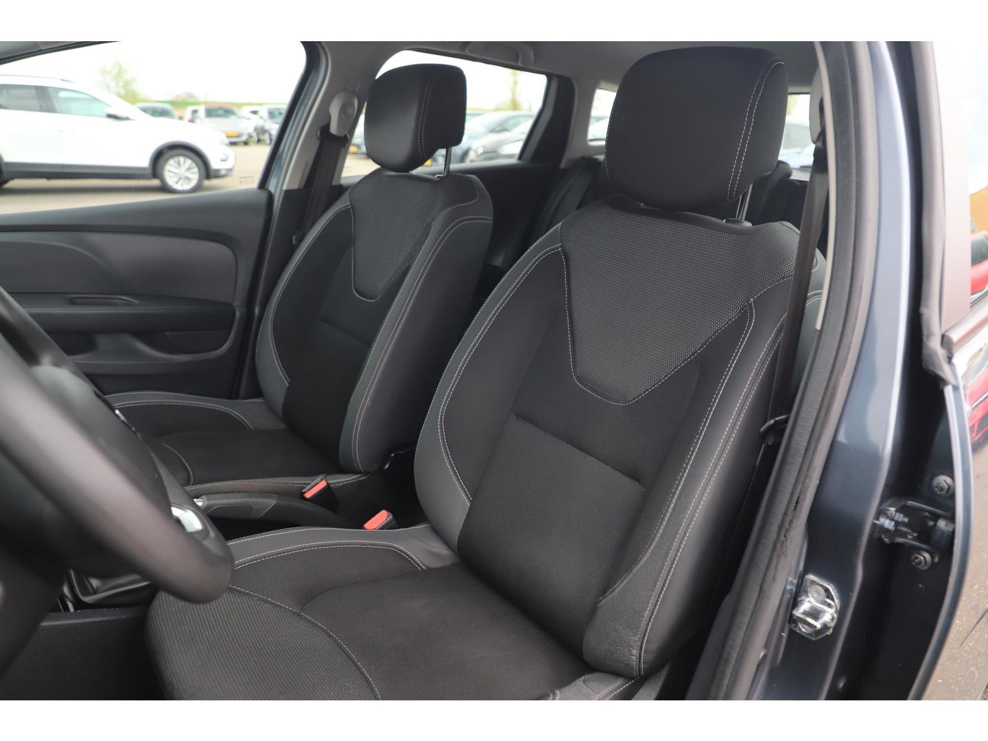 Renault Clio Estate 0.9 TCe Zen Navigatie Airco Cruise Bluetooth LED Elektrische Ramen Bass Reflex