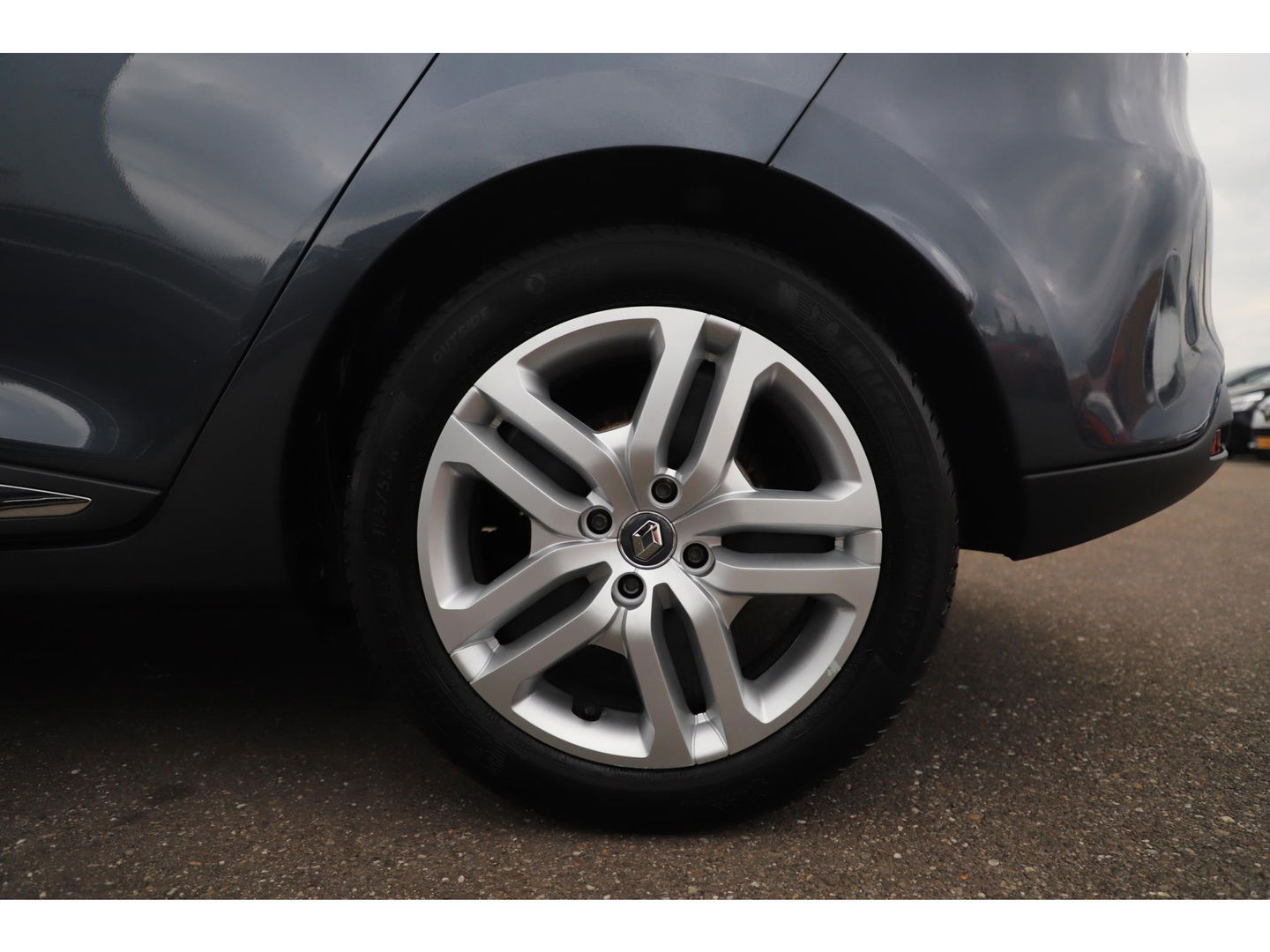 Renault Clio Estate 0.9 TCe Zen Navigatie Airco Cruise Bluetooth LED Elektrische Ramen Bass Reflex