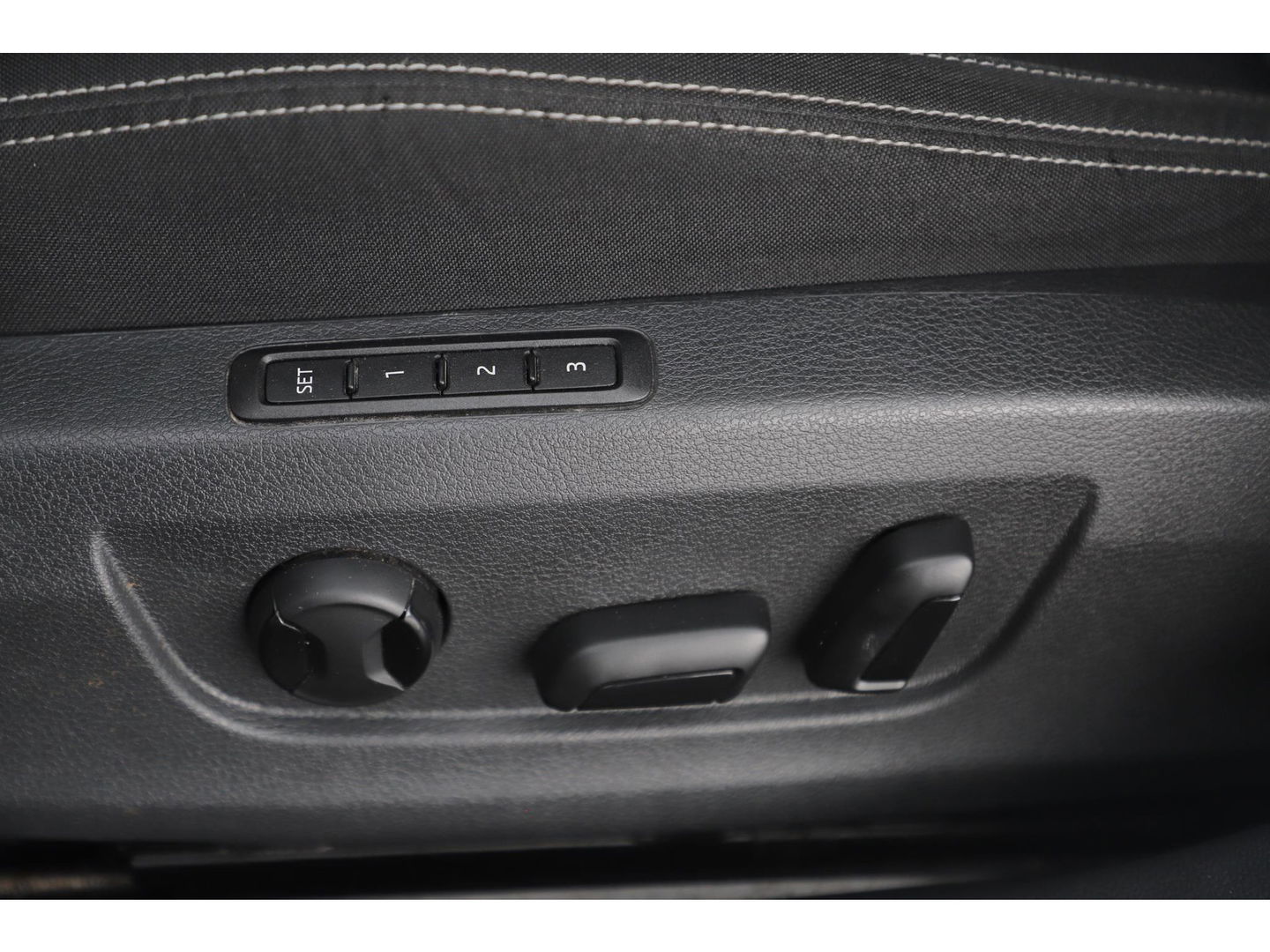 Škoda Superb Combi 1.4 TSI iV Business Edition Plus Trekhaak Virtual Display Memory Stoelen Navi Clima Camera ACC Lane Assist Hybrid Keyless Sfeerverlichting LED Stoelverwarming