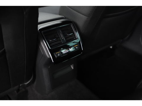 Škoda Superb Combi 1.4 TSI iV Business Edition Plus Trekhaak Virtual Display Memory Stoelen Navi Clima Camera ACC Lane Assist Hybrid Keyless Sfeerverlichting LED Stoelverwarming