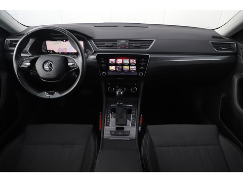 Škoda Superb Combi 1.4 TSI iV Business Edition Plus Trekhaak Virtual Display Memory Stoelen Navi Clima Camera ACC Lane Assist Hybrid Keyless Sfeerverlichting LED Stoelverwarming