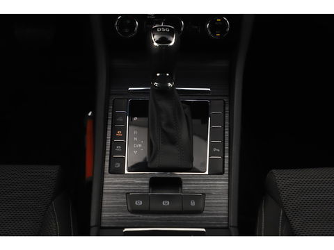 Škoda Superb Combi 1.4 TSI iV Business Edition Plus Trekhaak Virtual Display Memory Stoelen Navi Clima Camera ACC Lane Assist Hybrid Keyless Sfeerverlichting LED Stoelverwarming