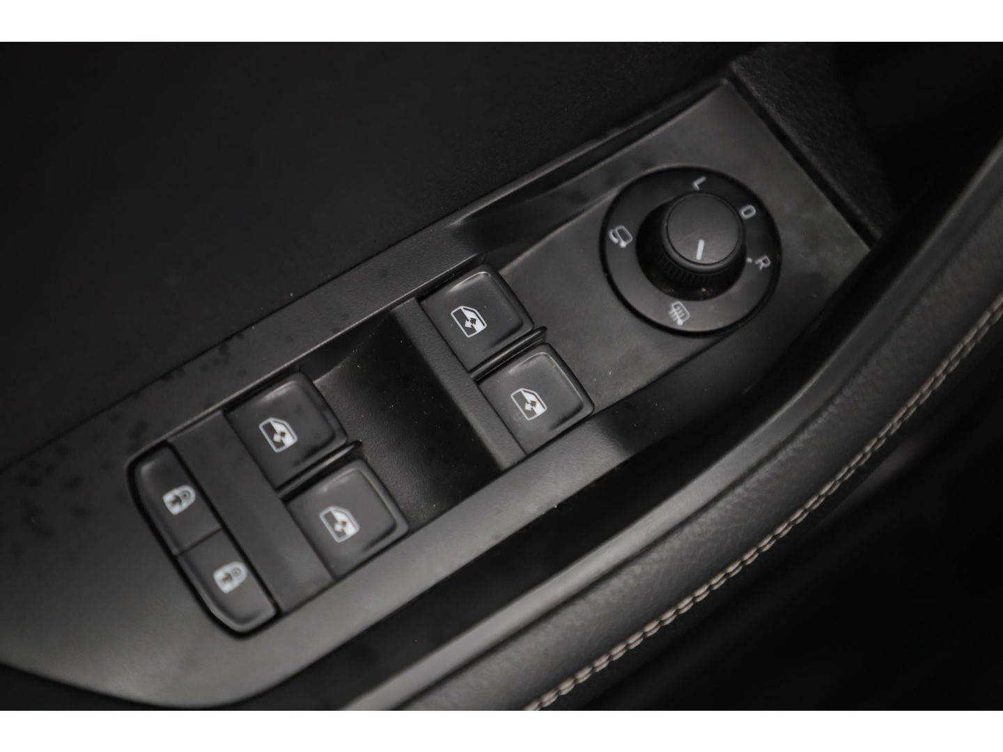 Škoda Superb Combi 1.4 TSI iV Business Edition Plus Trekhaak Virtual Display Memory Stoelen Navi Clima Camera ACC Lane Assist Hybrid Keyless Sfeerverlichting LED Stoelverwarming