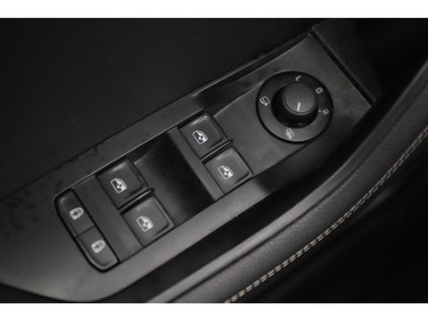 Škoda Superb Combi 1.4 TSI iV Business Edition Plus Trekhaak Virtual Display Memory Stoelen Navi Clima Camera ACC Lane Assist Hybrid Keyless Sfeerverlichting LED Stoelverwarming