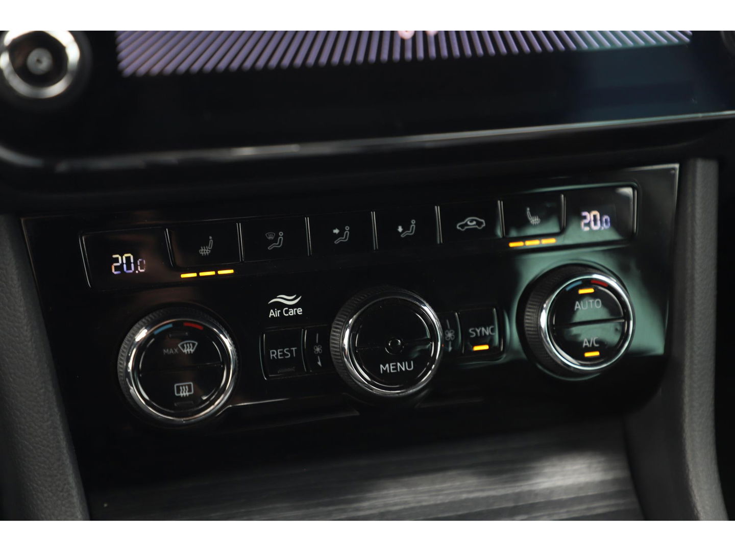 Škoda Superb Combi 1.4 TSI iV Business Edition Plus Trekhaak Virtual Display Memory Stoelen Navi Clima Camera ACC Lane Assist Hybrid Keyless Sfeerverlichting LED Stoelverwarming