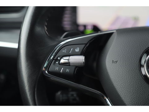 Škoda Superb Combi 1.4 TSI iV Business Edition Plus Trekhaak Virtual Display Memory Stoelen Navi Clima Camera ACC Lane Assist Hybrid Keyless Sfeerverlichting LED Stoelverwarming