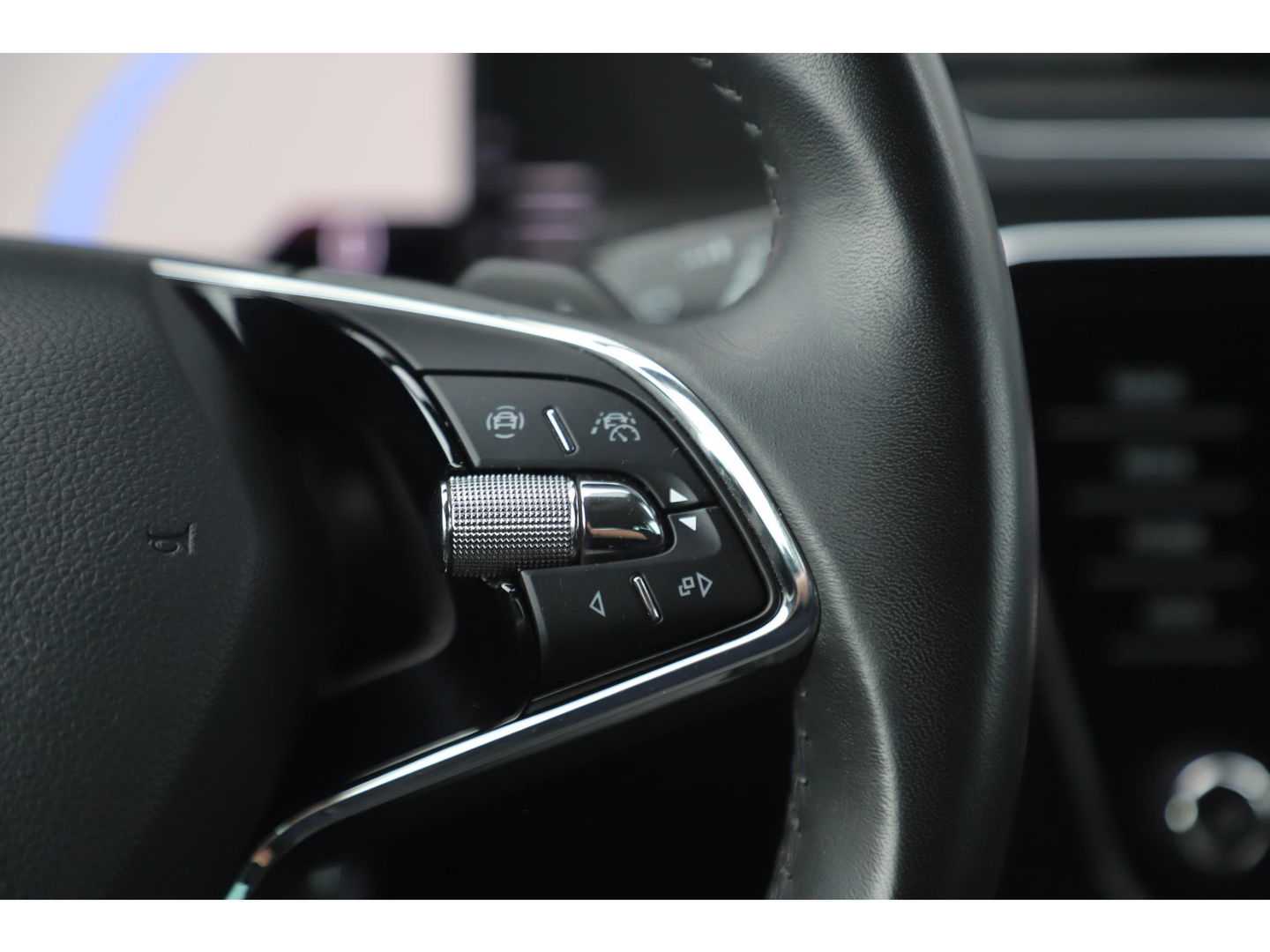 Škoda Superb Combi 1.4 TSI iV Business Edition Plus Trekhaak Virtual Display Memory Stoelen Navi Clima Camera ACC Lane Assist Hybrid Keyless Sfeerverlichting LED Stoelverwarming