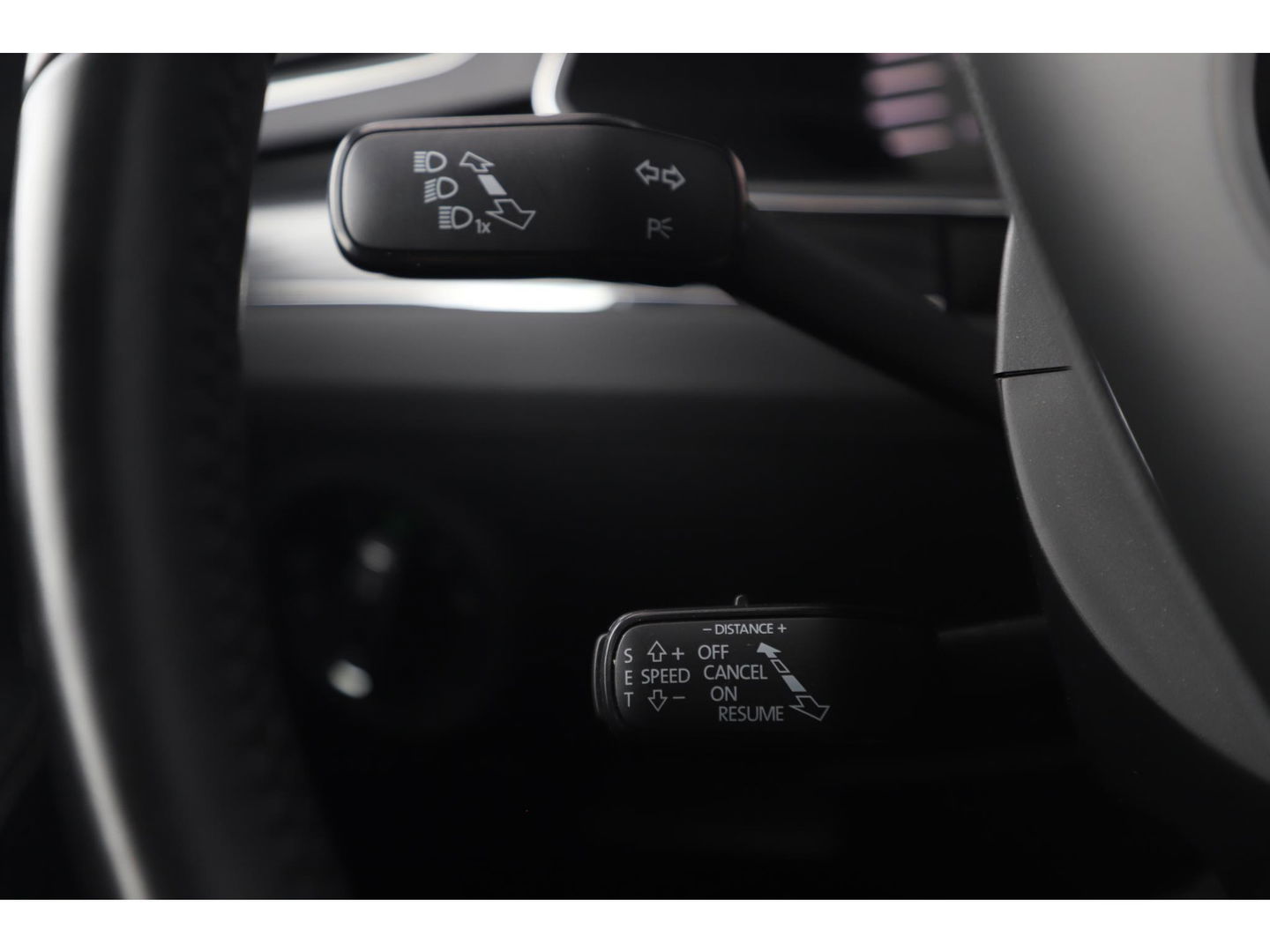 Škoda Superb Combi 1.4 TSI iV Business Edition Plus Trekhaak Virtual Display Memory Stoelen Navi Clima Camera ACC Lane Assist Hybrid Keyless Sfeerverlichting LED Stoelverwarming