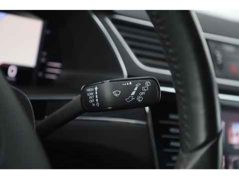 Škoda Superb Combi 1.4 TSI iV Business Edition Plus Trekhaak Virtual Display Memory Stoelen Navi Clima Camera ACC Lane Assist Hybrid Keyless Sfeerverlichting LED Stoelverwarming