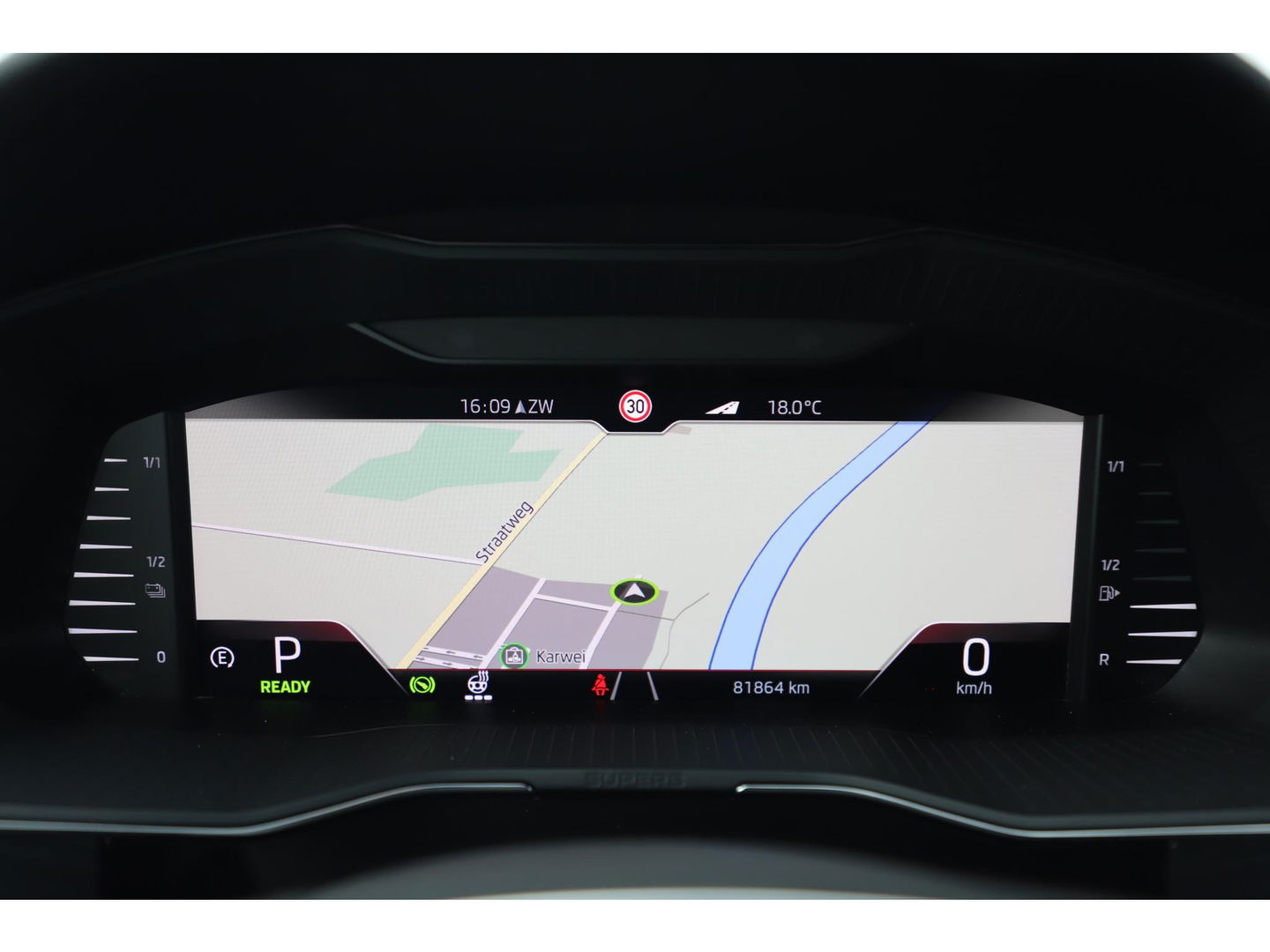 Škoda Superb Combi 1.4 TSI iV Business Edition Plus Trekhaak Virtual Display Memory Stoelen Navi Clima Camera ACC Lane Assist Hybrid Keyless Sfeerverlichting LED Stoelverwarming