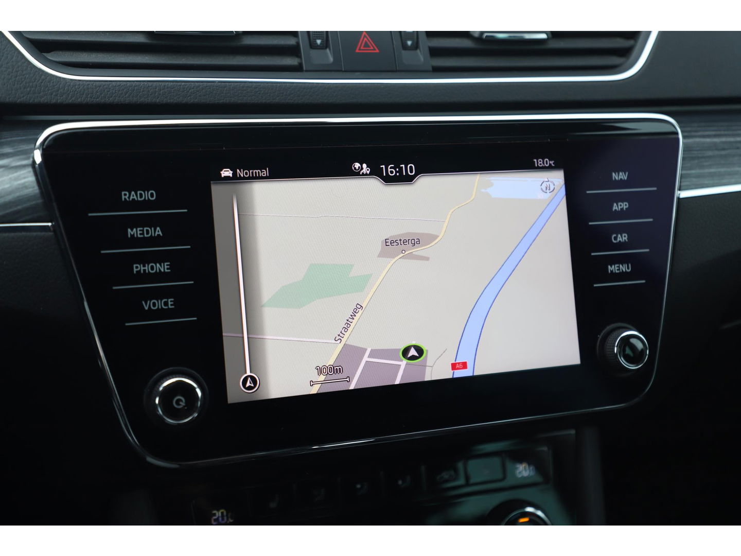 Škoda Superb Combi 1.4 TSI iV Business Edition Plus Trekhaak Virtual Display Memory Stoelen Navi Clima Camera ACC Lane Assist Hybrid Keyless Sfeerverlichting LED Stoelverwarming