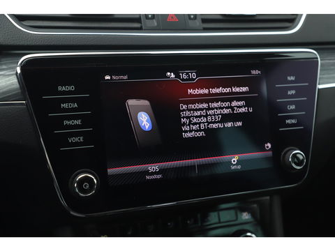 Škoda Superb Combi 1.4 TSI iV Business Edition Plus Trekhaak Virtual Display Memory Stoelen Navi Clima Camera ACC Lane Assist Hybrid Keyless Sfeerverlichting LED Stoelverwarming