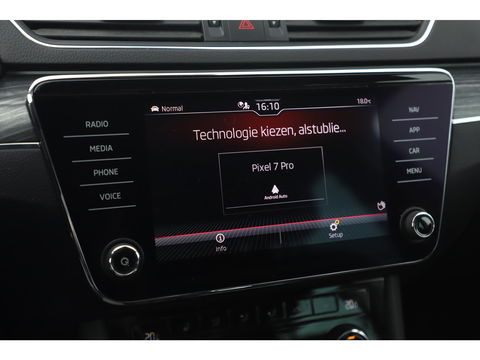 Škoda Superb Combi 1.4 TSI iV Business Edition Plus Trekhaak Virtual Display Memory Stoelen Navi Clima Camera ACC Lane Assist Hybrid Keyless Sfeerverlichting LED Stoelverwarming