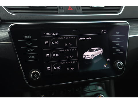 Škoda Superb Combi 1.4 TSI iV Business Edition Plus Trekhaak Virtual Display Memory Stoelen Navi Clima Camera ACC Lane Assist Hybrid Keyless Sfeerverlichting LED Stoelverwarming