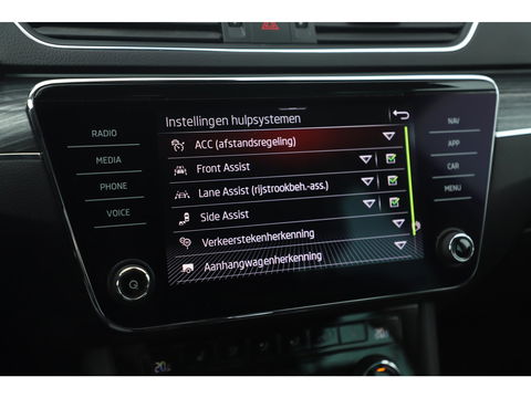 Škoda Superb Combi 1.4 TSI iV Business Edition Plus Trekhaak Virtual Display Memory Stoelen Navi Clima Camera ACC Lane Assist Hybrid Keyless Sfeerverlichting LED Stoelverwarming