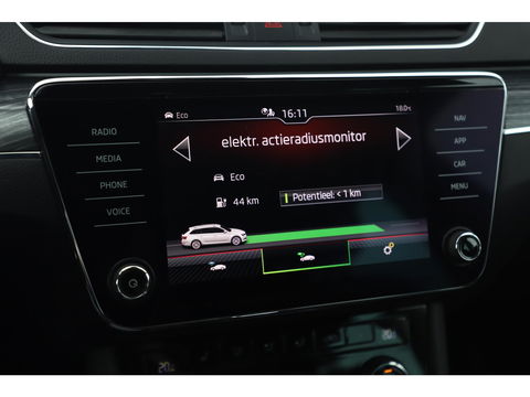 Škoda Superb Combi 1.4 TSI iV Business Edition Plus Trekhaak Virtual Display Memory Stoelen Navi Clima Camera ACC Lane Assist Hybrid Keyless Sfeerverlichting LED Stoelverwarming
