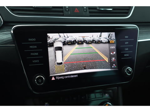 Škoda Superb Combi 1.4 TSI iV Business Edition Plus Trekhaak Virtual Display Memory Stoelen Navi Clima Camera ACC Lane Assist Hybrid Keyless Sfeerverlichting LED Stoelverwarming