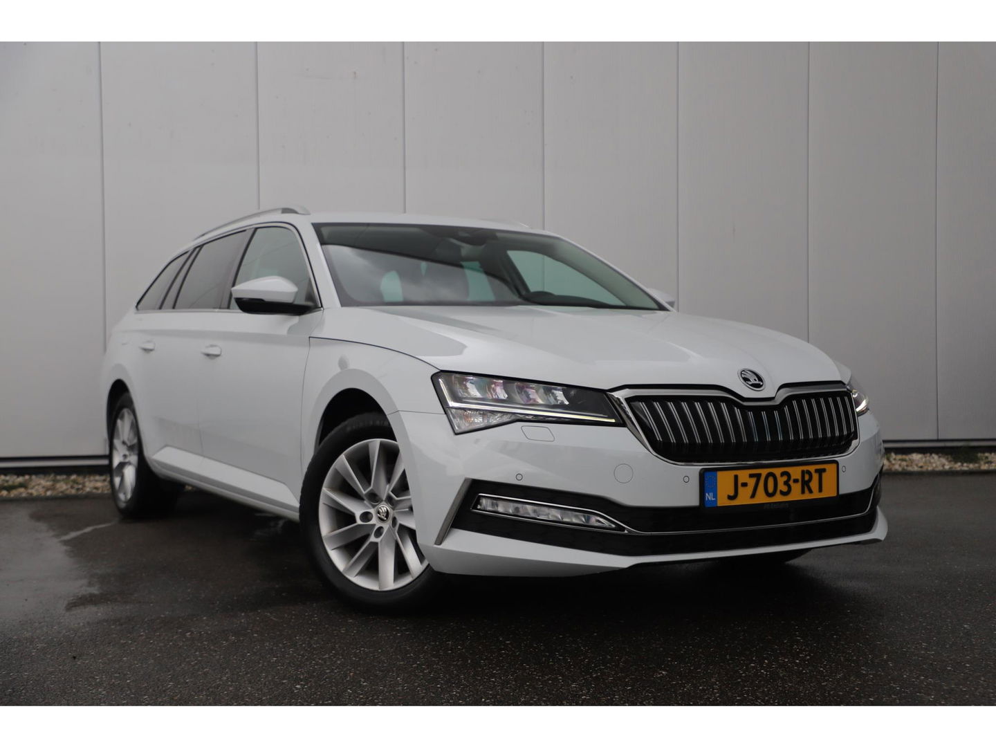 Škoda Superb Combi 1.4 TSI iV Business Edition Plus Trekhaak Virtual Display Memory Stoelen Navi Clima Camera ACC Lane Assist Hybrid Keyless Sfeerverlichting LED Stoelverwarming