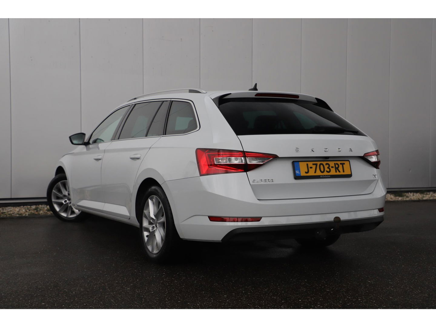 Škoda Superb Combi 1.4 TSI iV Business Edition Plus Trekhaak Virtual Display Memory Stoelen Navi Clima Camera ACC Lane Assist Hybrid Keyless Sfeerverlichting LED Stoelverwarming
