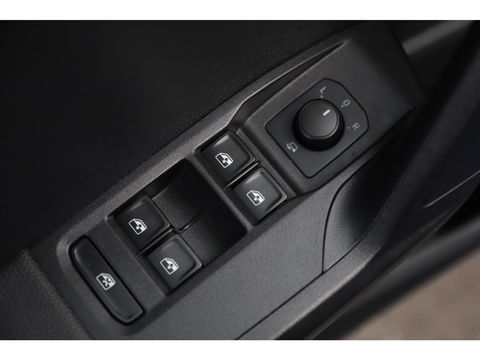 SEAT Arona 1.0 TSI Style Business Intense DSG Automaat 116PK Trekhaak Navigatie Camera Clima Adaptive Cruise Full LED Keyless Carplay Android