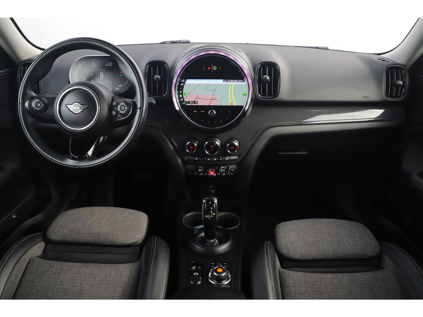 MINI Countryman 1.5 Cooper Business Edition 136PK Automaat Trekhaak Black Pack Half Leder Navigatie Clima Cruise PDC Carplay Full LED