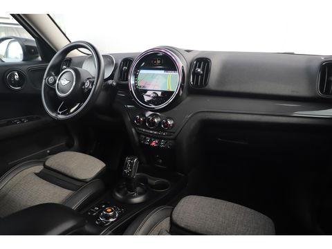 MINI Countryman 1.5 Cooper Business Edition 136PK Automaat Trekhaak Black Pack Half Leder Navigatie Clima Cruise PDC Carplay Full LED