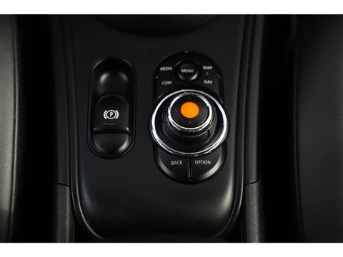 MINI Countryman 1.5 Cooper Business Edition 136PK Automaat Trekhaak Black Pack Half Leder Navigatie Clima Cruise PDC Carplay Full LED