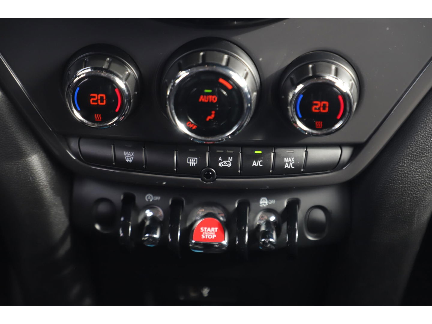 MINI Countryman 1.5 Cooper Business Edition 136PK Automaat Trekhaak Black Pack Half Leder Navigatie Clima Cruise PDC Carplay Full LED