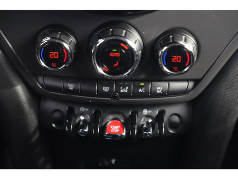 MINI Countryman 1.5 Cooper Business Edition 136PK Automaat Trekhaak Black Pack Half Leder Navigatie Clima Cruise PDC Carplay Full LED