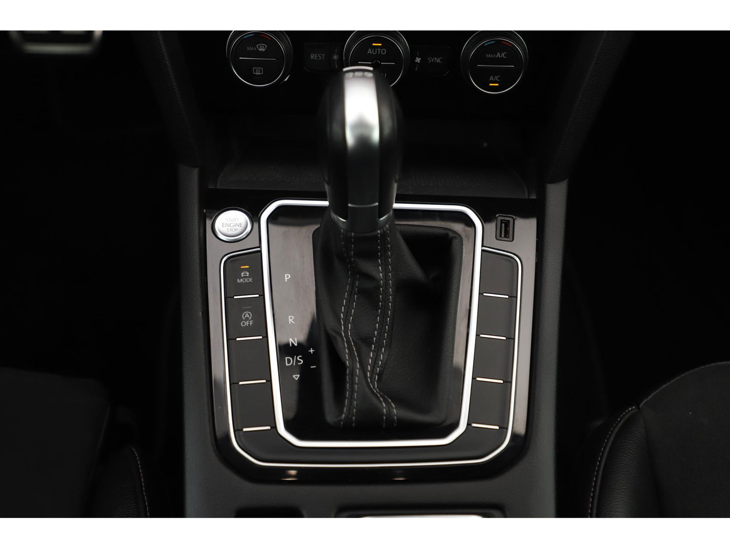 Volkswagen Arteon 1.5 TSI Business R 150PK DSG Automaat Virtual Panoramadak Keyless Navigatie Adaptive Cruise Lane Assist Full LED PDC Carplay Android Bluetooth Stoelverwarming
