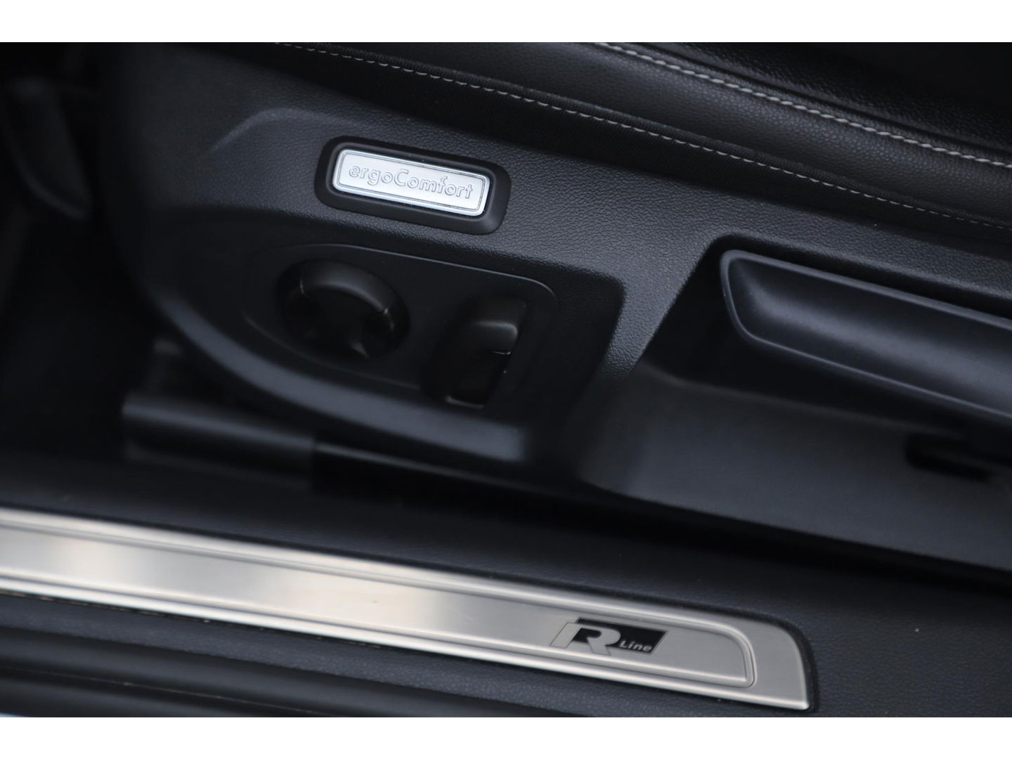 Volkswagen Arteon 1.5 TSI Business R 150PK DSG Automaat Virtual Panoramadak Keyless Navigatie Adaptive Cruise Lane Assist Full LED PDC Carplay Android Bluetooth Stoelverwarming