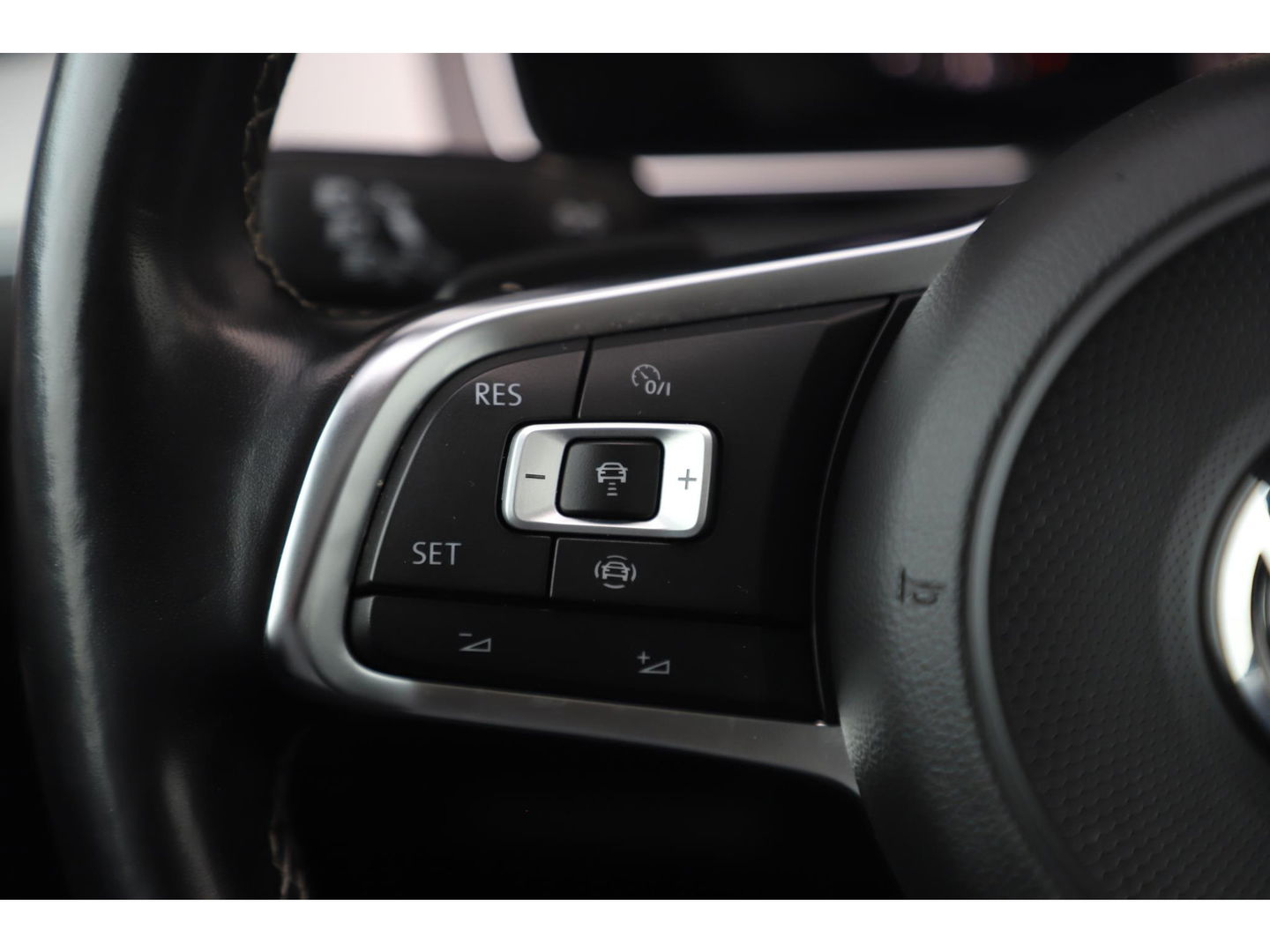 Volkswagen Arteon 1.5 TSI Business R 150PK DSG Automaat Virtual Panoramadak Keyless Navigatie Adaptive Cruise Lane Assist Full LED PDC Carplay Android Bluetooth Stoelverwarming