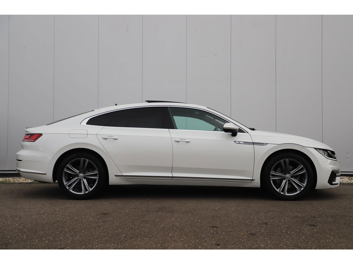 Volkswagen Arteon 1.5 TSI Business R 150PK DSG Automaat Virtual Panoramadak Keyless Navigatie Adaptive Cruise Lane Assist Full LED PDC Carplay Android Bluetooth Stoelverwarming