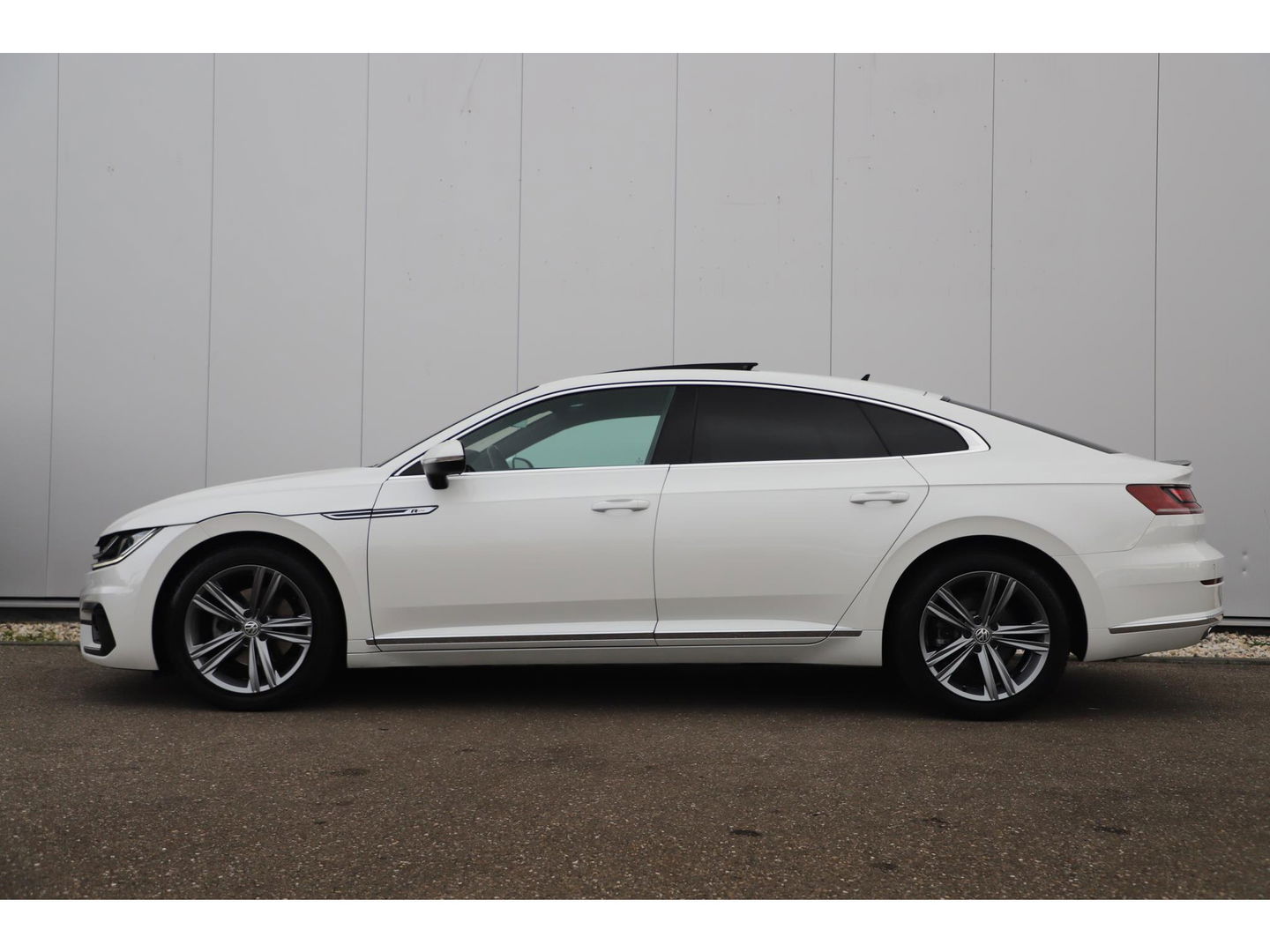 Volkswagen Arteon 1.5 TSI Business R 150PK DSG Automaat Virtual Panoramadak Keyless Navigatie Adaptive Cruise Lane Assist Full LED PDC Carplay Android Bluetooth Stoelverwarming