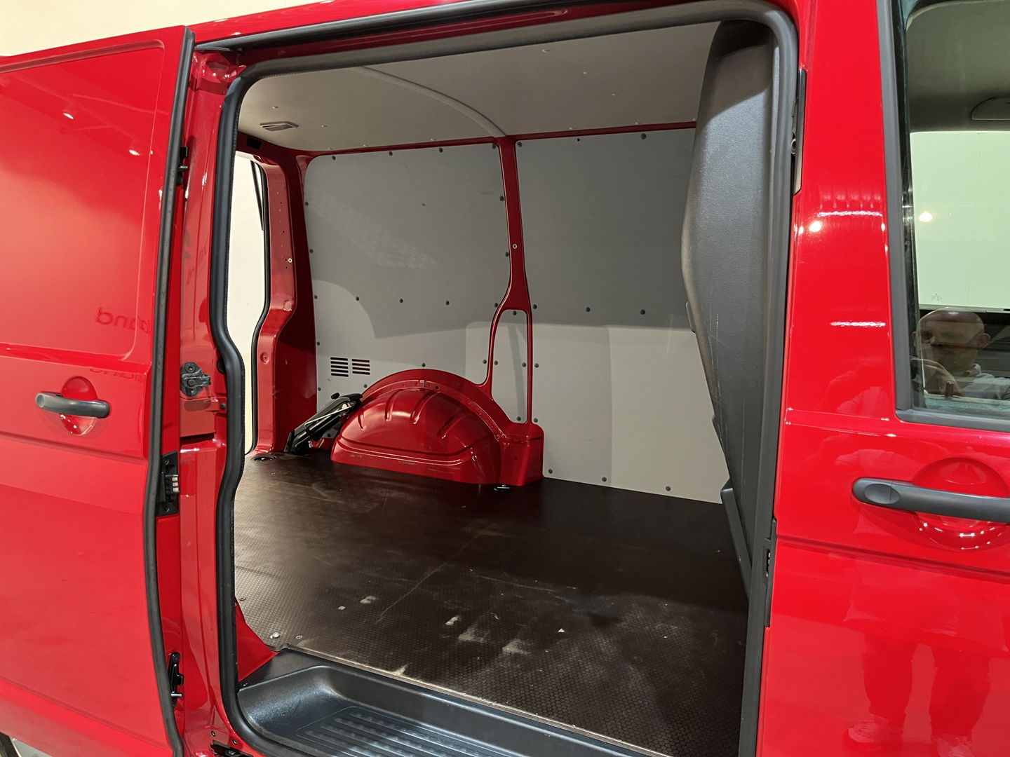 Volkswagen Transporter 2.0 TDI L1H1 / Euro 6 / Airco / Cruise Control / Achterklep