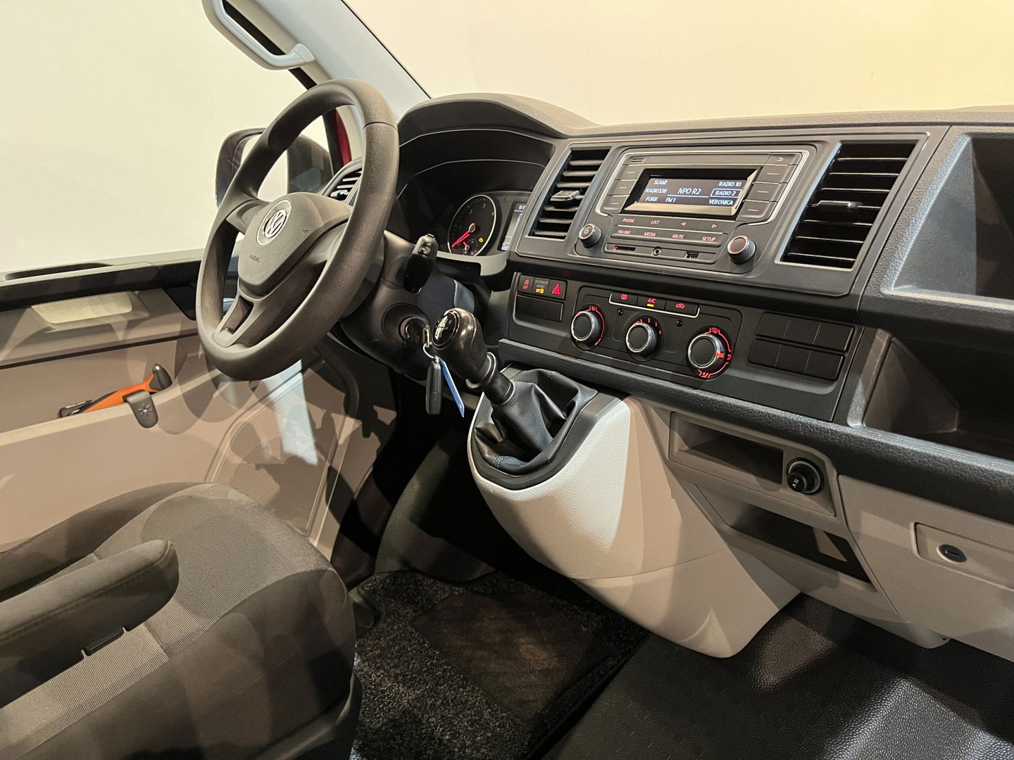 Volkswagen Transporter 2.0 TDI L1H1 / Euro 6 / Airco / Cruise Control / Achterklep