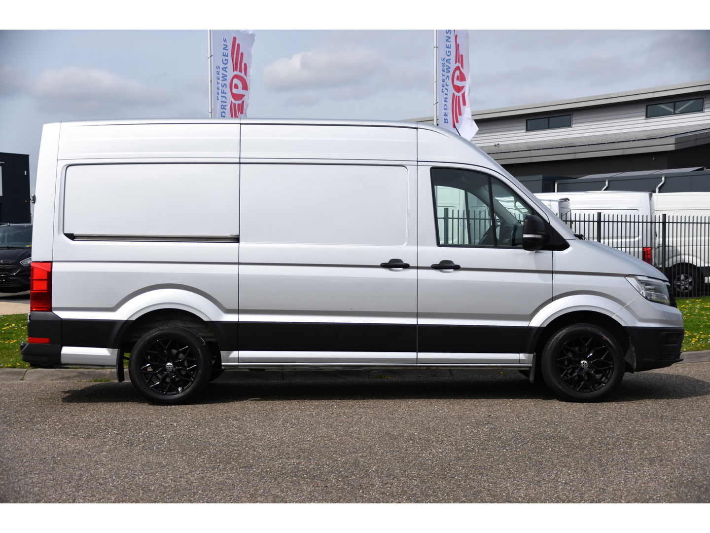Volkswagen Crafter 35 2.0 TDI L3H3 Highline Camera, Cruise, LED, 177PK, Carplay, Automaat, Standkachel, Multimedia, Airco VERKOCHT...Gefeliciteerd Mack & Tos.