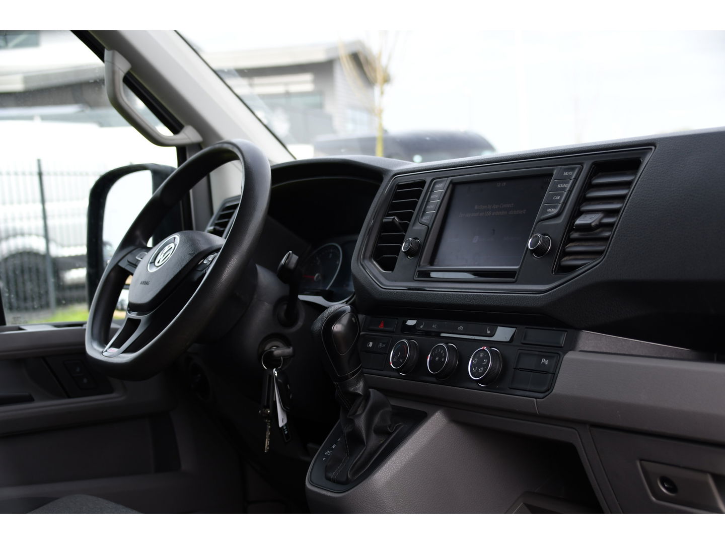 Volkswagen Crafter 35 2.0 TDI L3H3 Highline Camera, Cruise, LED, 177PK, Carplay, Automaat, Standkachel, Multimedia, Airco VERKOCHT...Gefeliciteerd Mack & Tos.