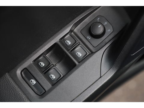 SEAT Arona 1.0 TSI Style Business Intense Keyless Navigatie Clima Adaptive Cruise Stoelverwarming 16 inch LMV Carplay Android Bluetooth PDC