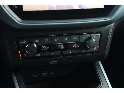 SEAT Arona 1.0 TSI Style Business Intense Keyless Navigatie Clima Adaptive Cruise Stoelverwarming 16 inch LMV Carplay Android Bluetooth PDC