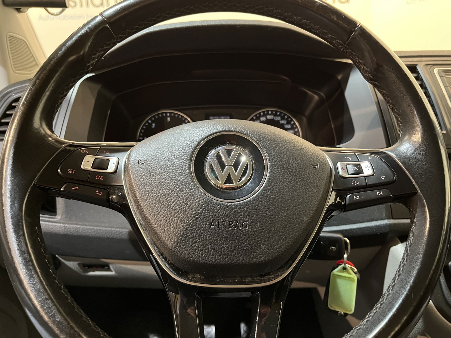 Volkswagen Transporter 2.0 TDI L2H1 Open Laadbak / Hiab T-CLX 009 Kraan / Euro 6 / 220V. / Aluca Kast / Airco / Cruise Control / Trekhaak